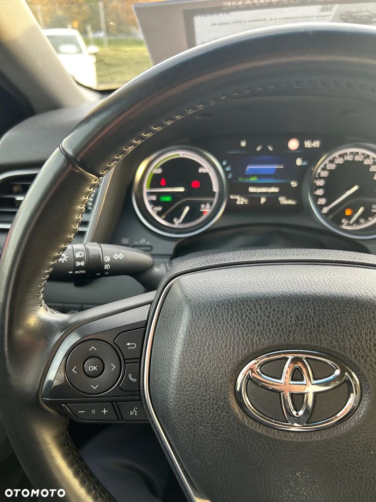 Toyota Camry - 12
