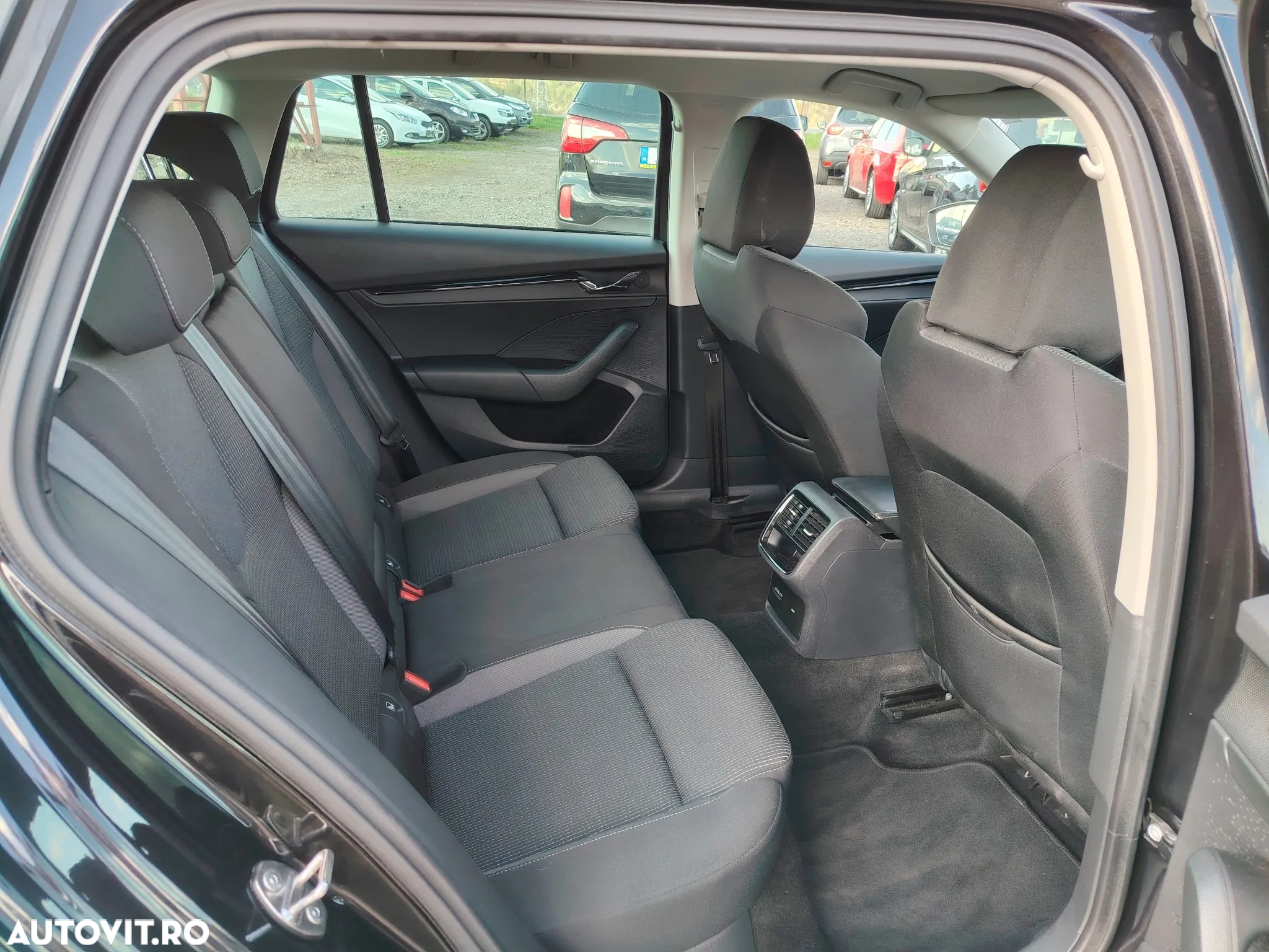 Skoda Octavia Combi 2.0 TDI DSG Style - 8