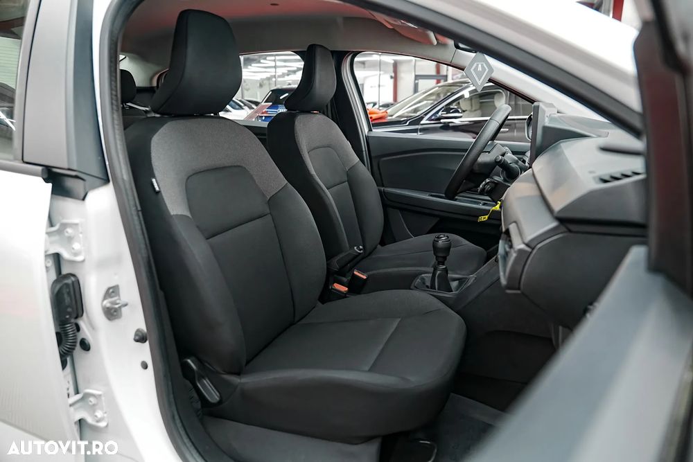 Dacia Logan TCe 90 Essential - 6