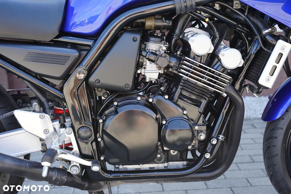 Yamaha FZS - 12
