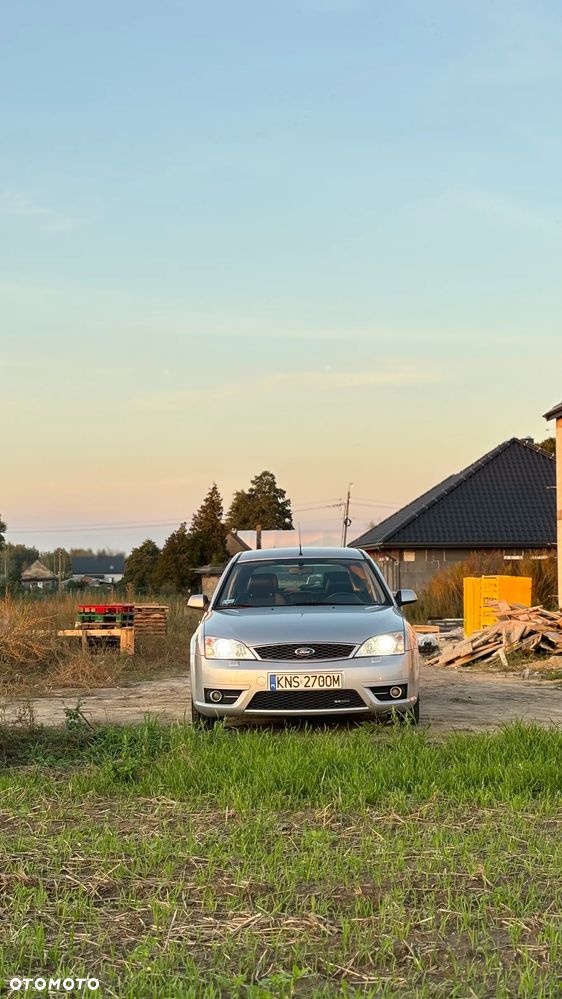 Ford Mondeo 3.0 V6 ST 220 - 33