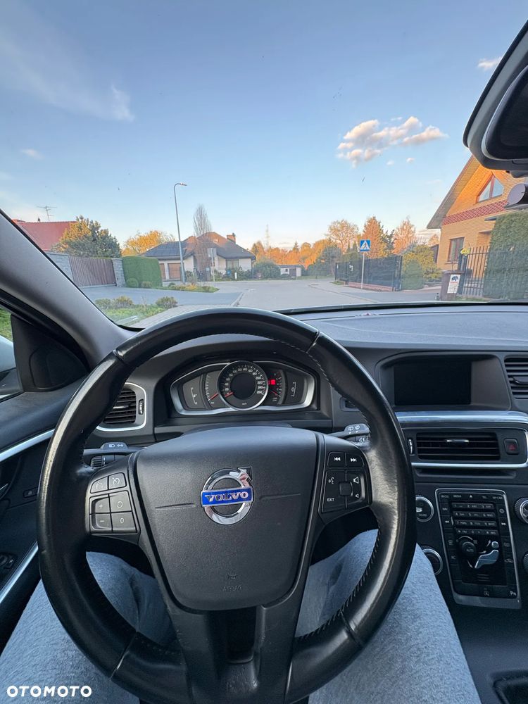 Volvo V60 T3 Kinetic - 13