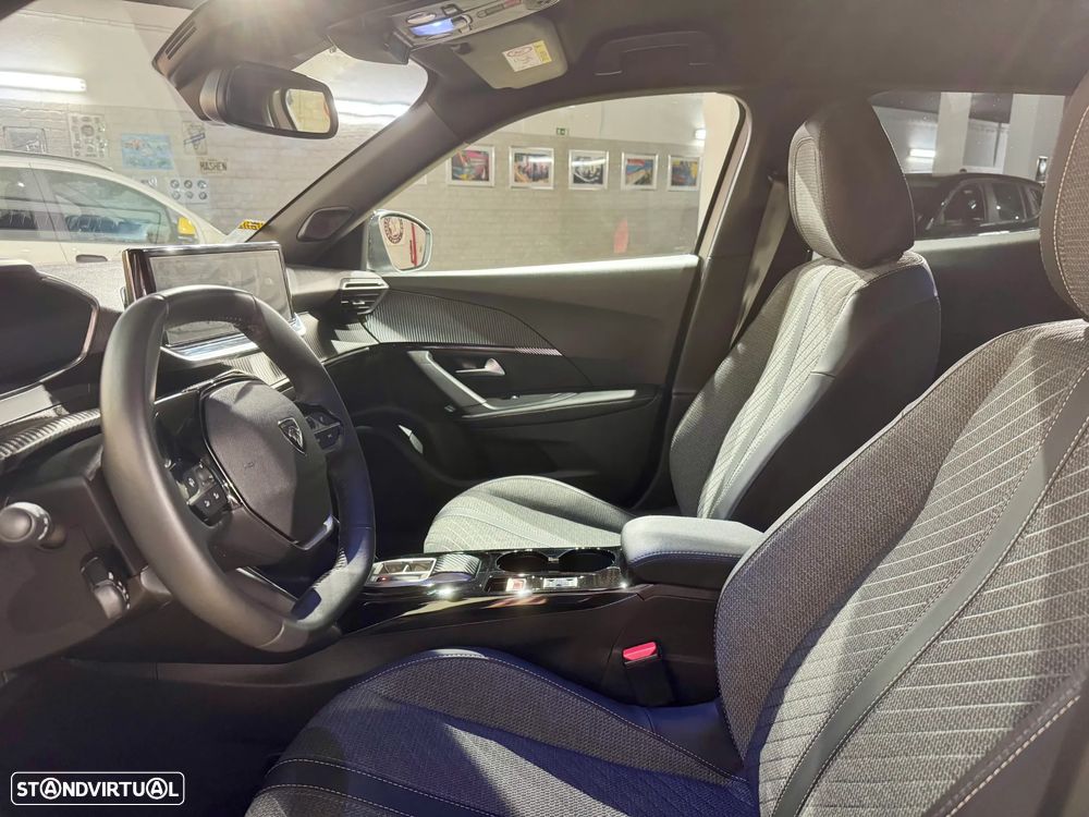 Peugeot 2008 1.2 Hybrid Allure e-DCS6 - 13