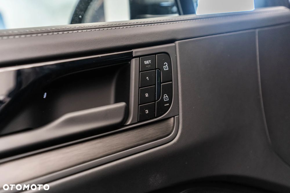 Porsche Cayenne E-Hybrid PHEV Black Edition - 25