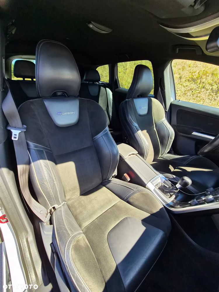 Volvo XC 60 D4 AWD R-Design Momentum - 15