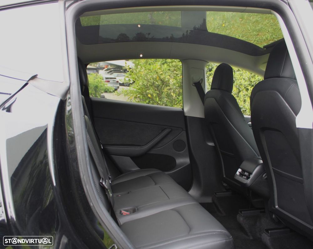 Tesla Model Y Long Range Dual Motor AWD - 39