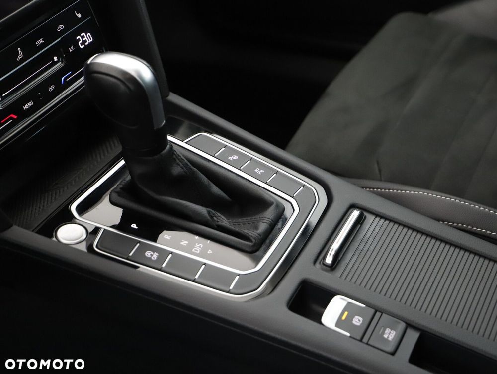Volkswagen Passat Variant 2.0 TSI Elegance DSG - 14