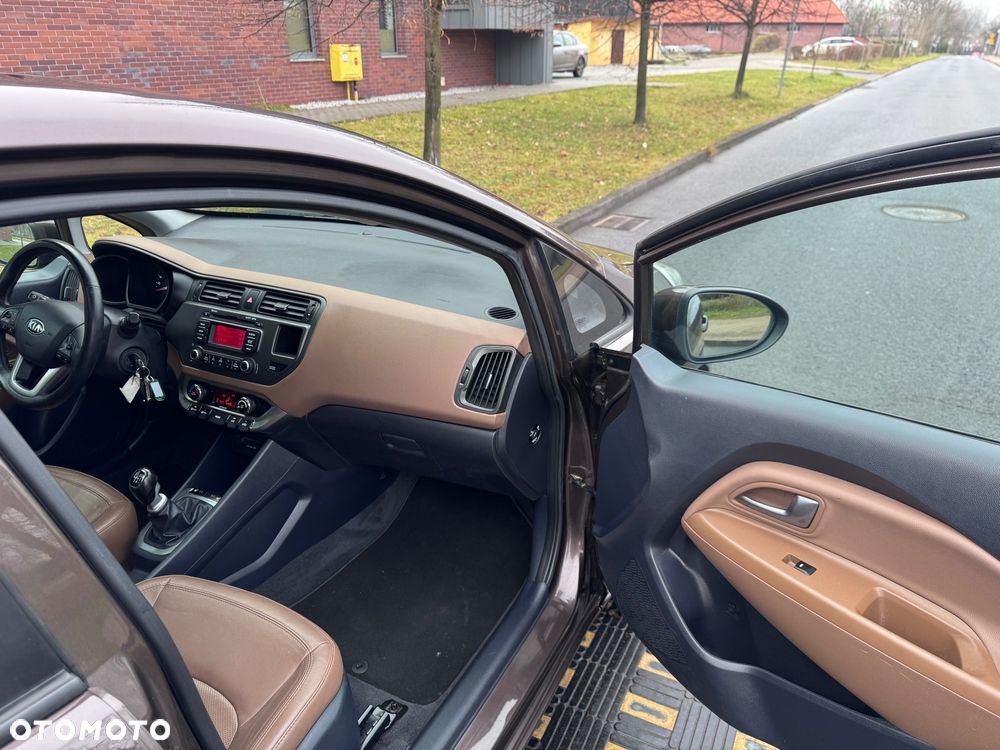 Kia Rio 1.4 Fifa World Cup Edition - 16