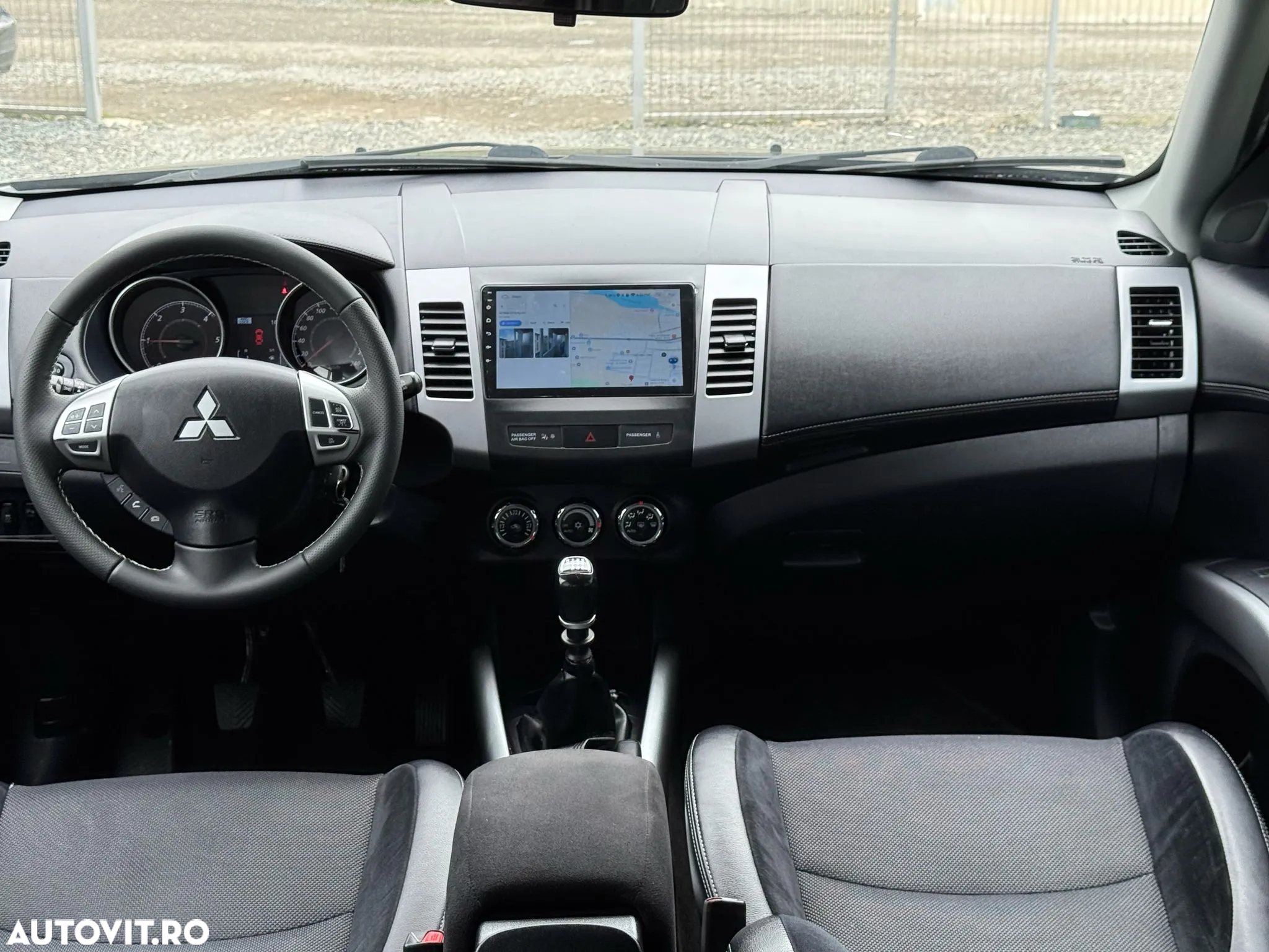 Mitsubishi Outlander - 25