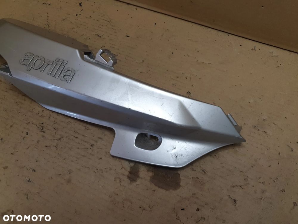 Aprilia Shiver 750 GT Prawy bok osłona prawa 890820 - 4