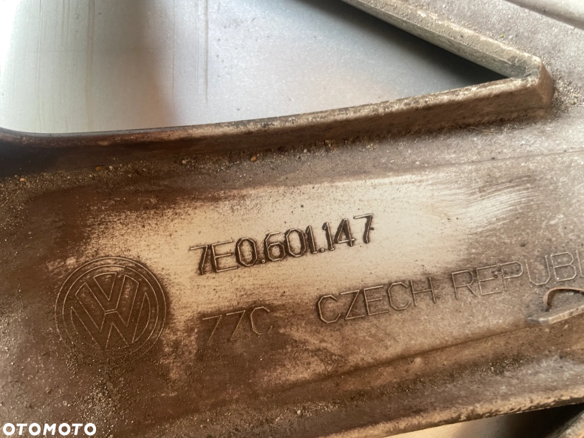 4 KOŁPAKI VW T5 T5 LIFT T6 16" 7E0601147 - 2