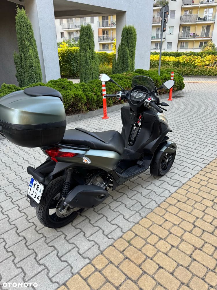 Piaggio MP-3 - 4