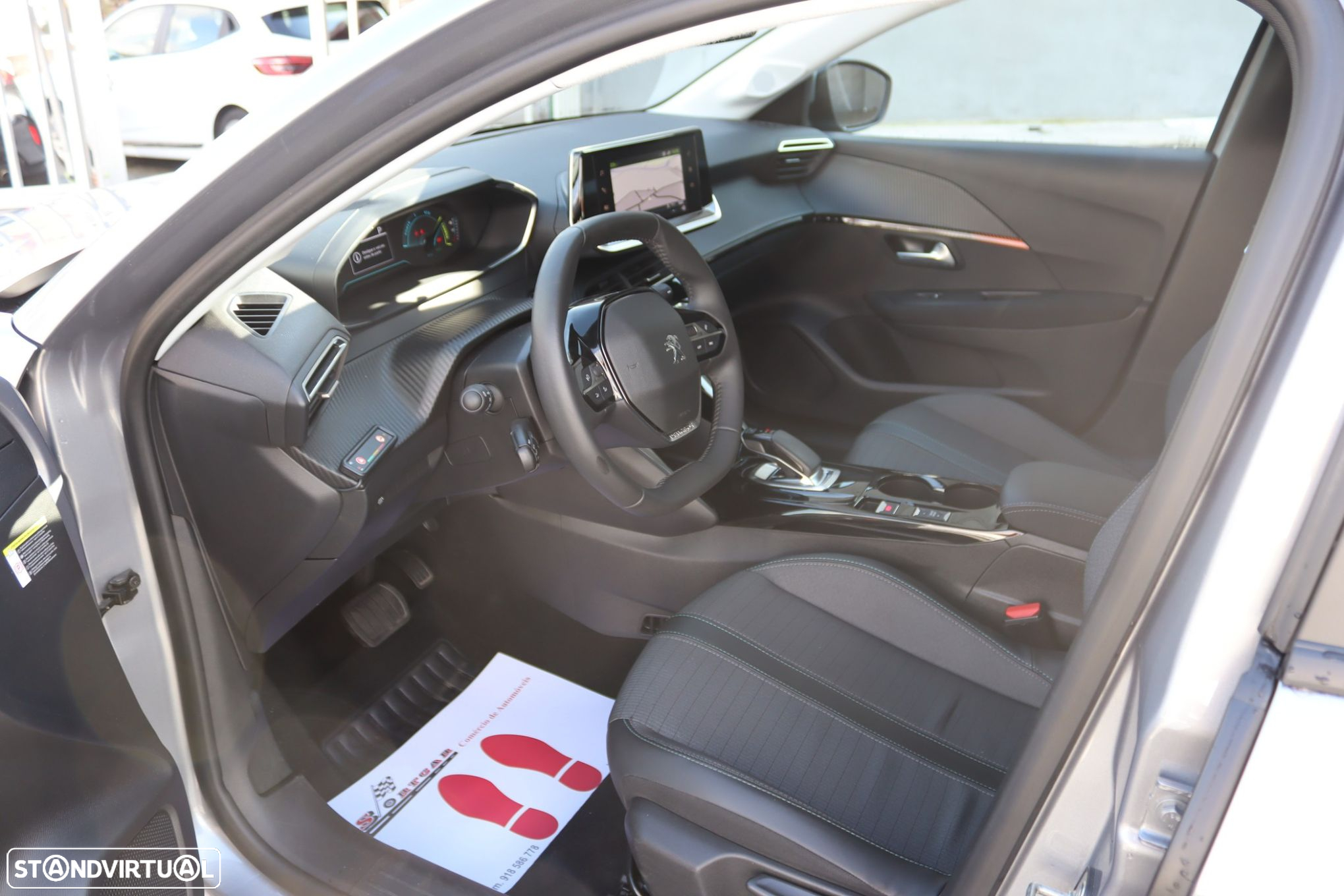Peugeot e-208 - 12