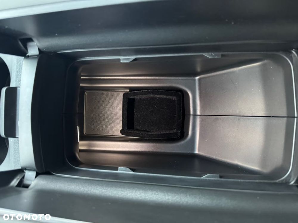 Peugeot 3008 1.6 PureTech HYbrid4 GT Line S&S EAT8 - 33