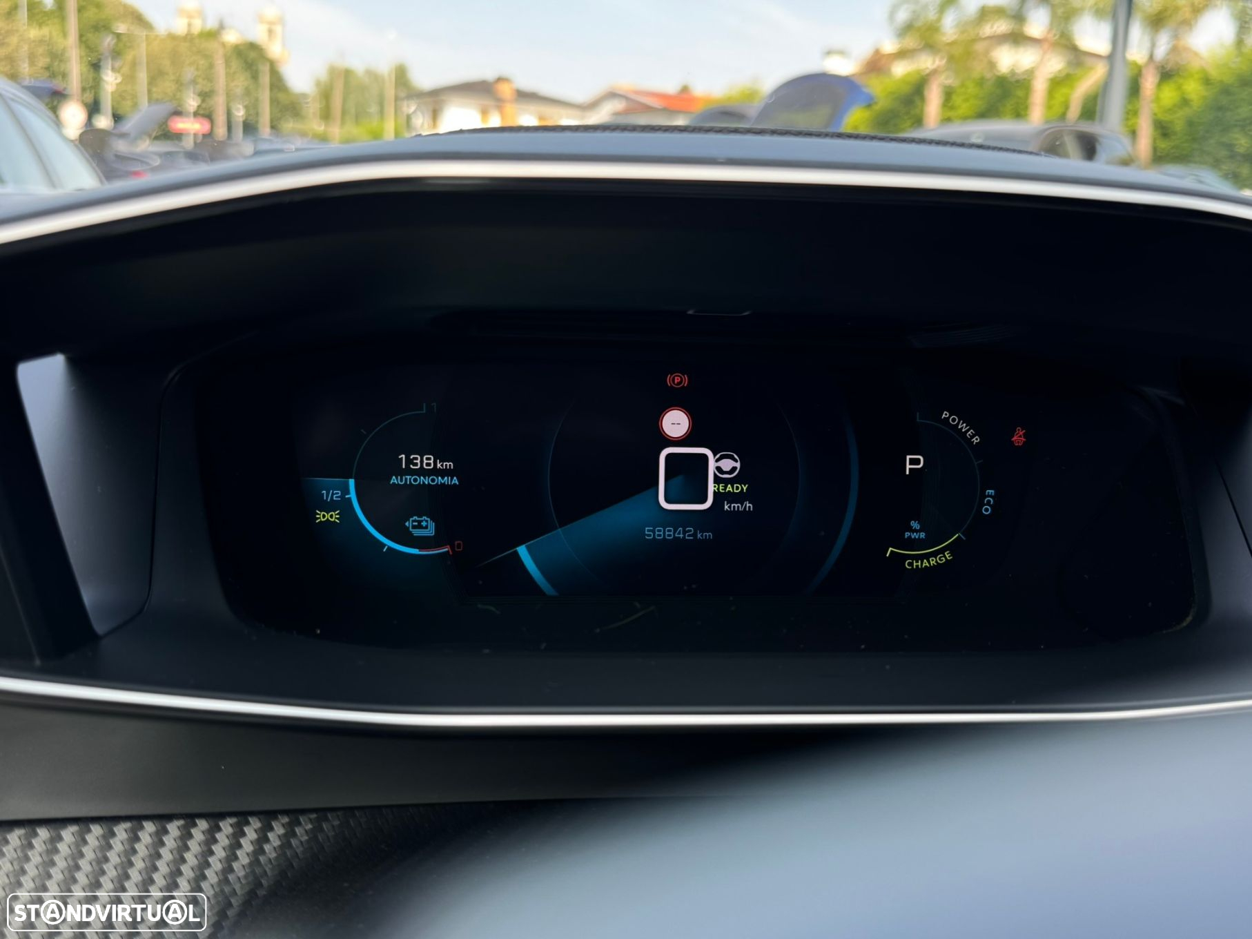 Peugeot e-2008 50 kWh GT - 29