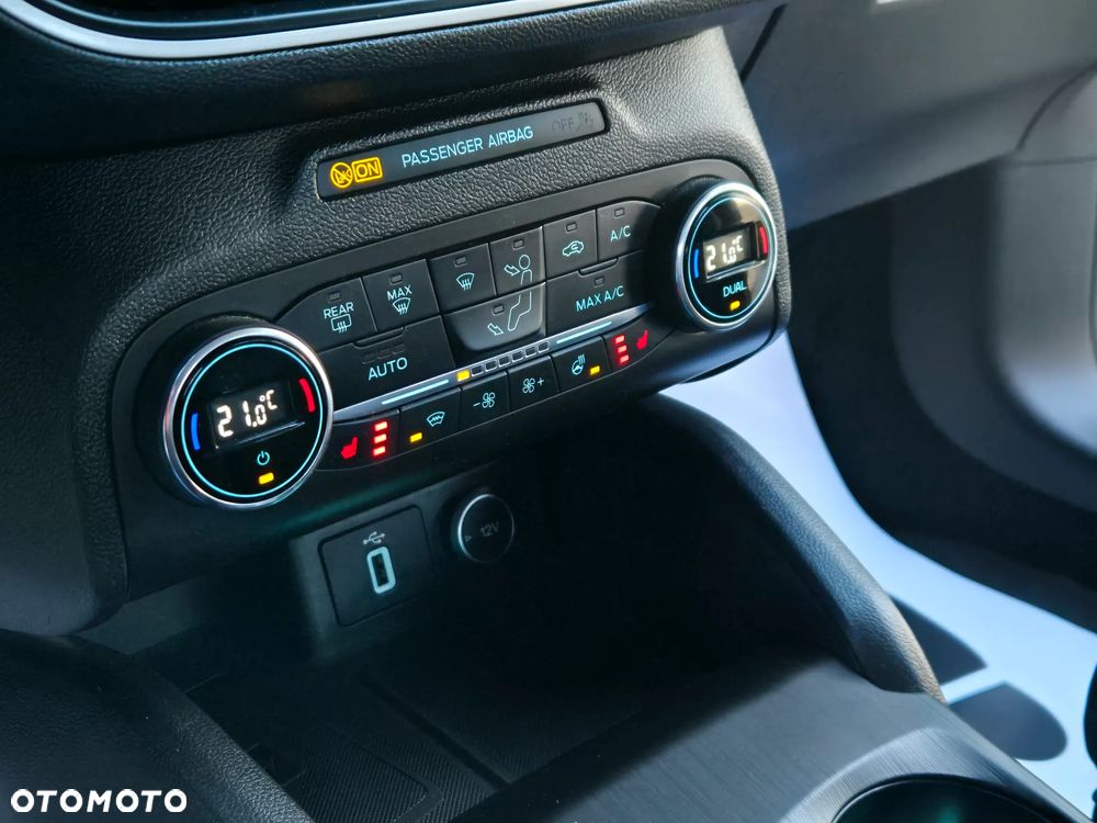 Ford Focus 1.5 EcoBlue Start-Stopp-System TITANIUM DESIGN - 29