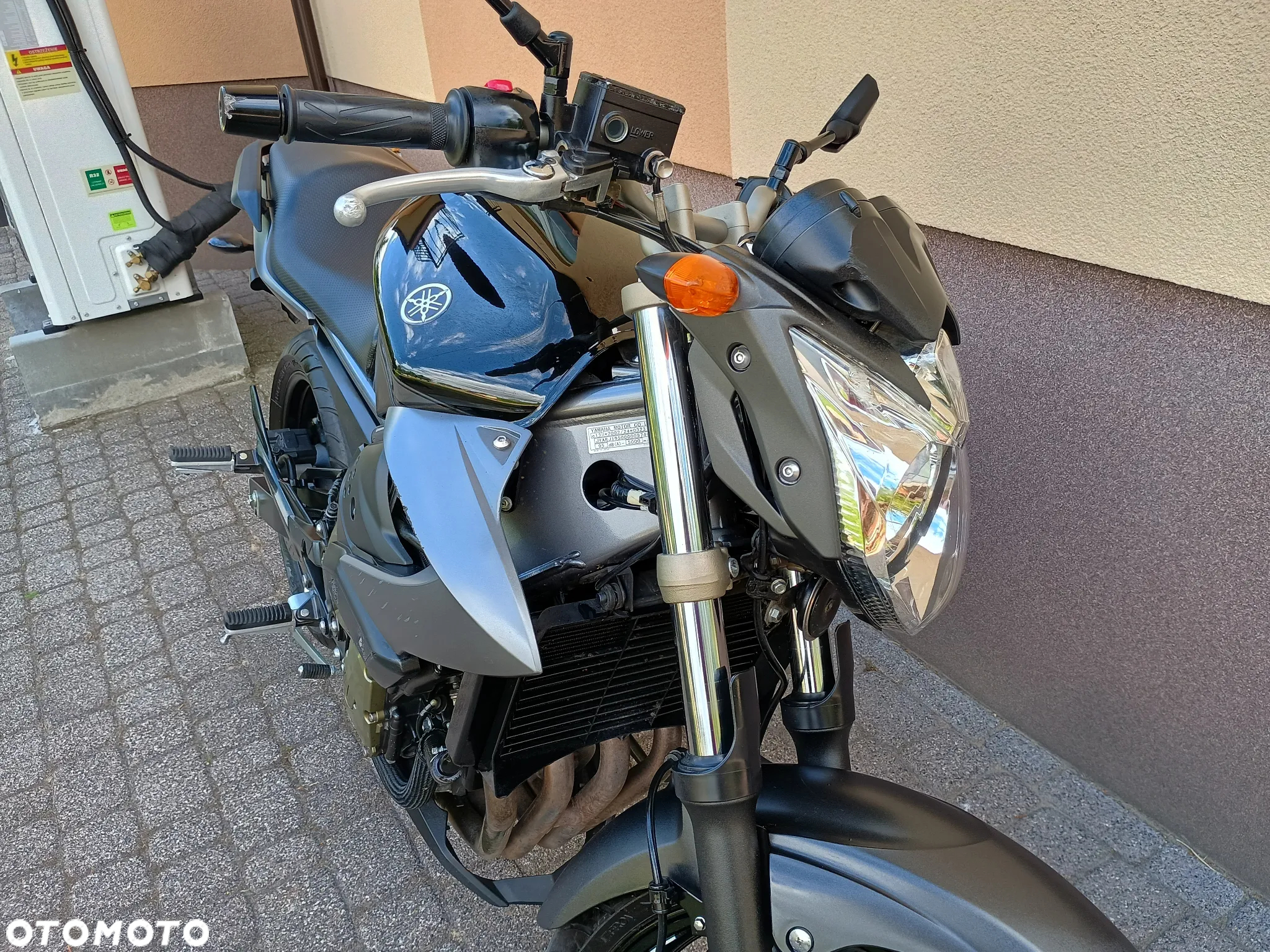 Yamaha XJR - 22