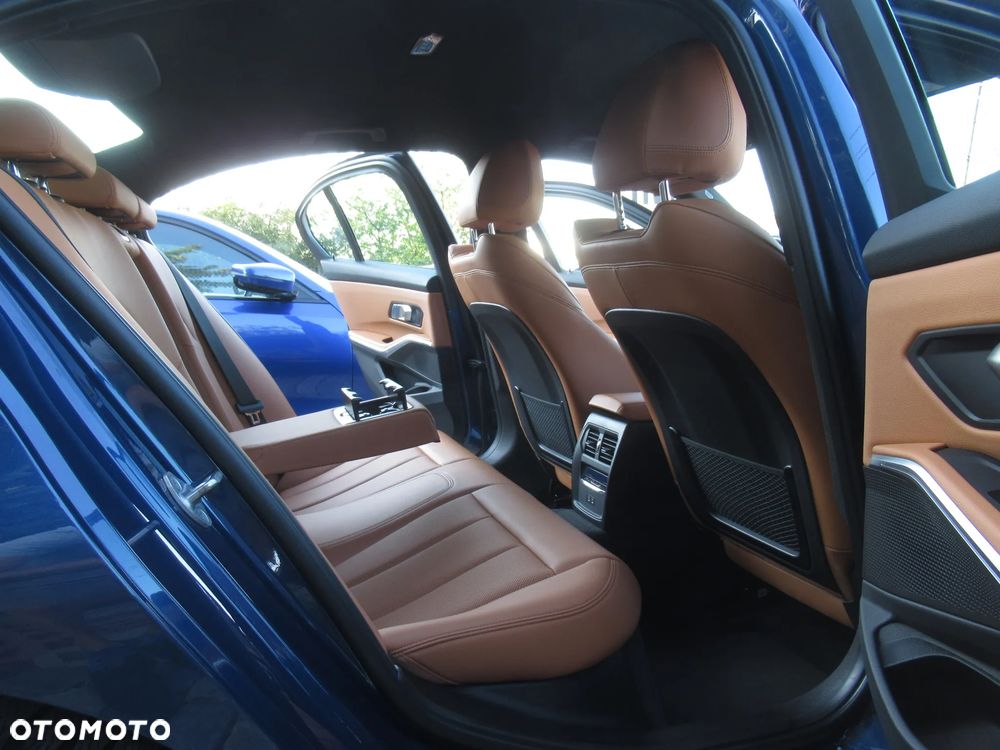 BMW Seria 3 320i xDrive Sport Line - 9