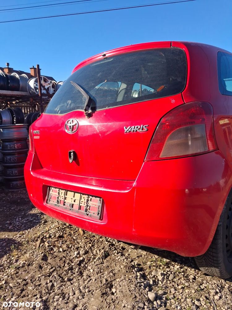 Toyota Yaris II Zderzak tyl 3P0 - 2