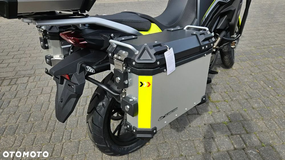 QJMOTOR SVT 650 - 4
