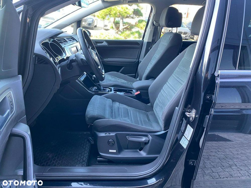 Volkswagen Touran - 10
