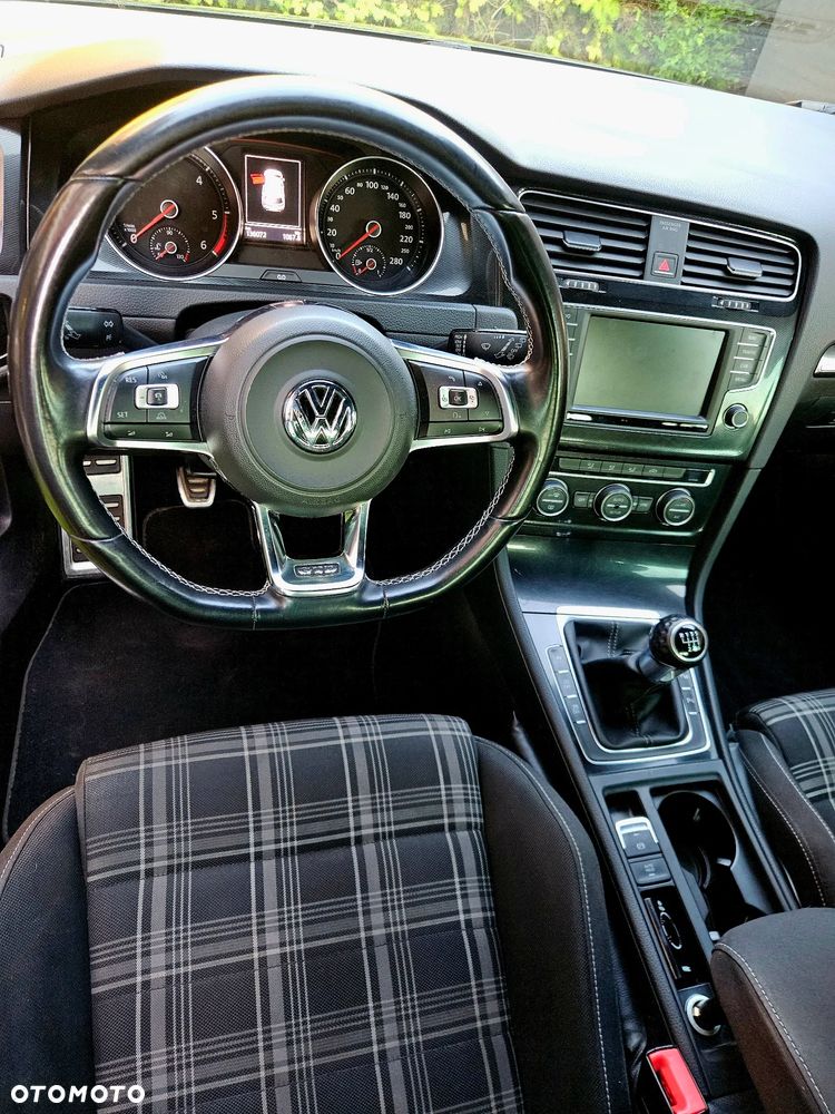 Volkswagen Golf - 4