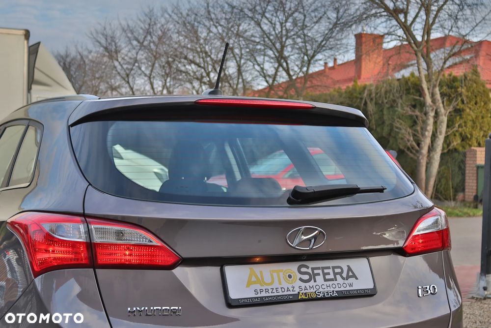 Hyundai i30 blue Kombi 1.6 GDi YES Gold - 8