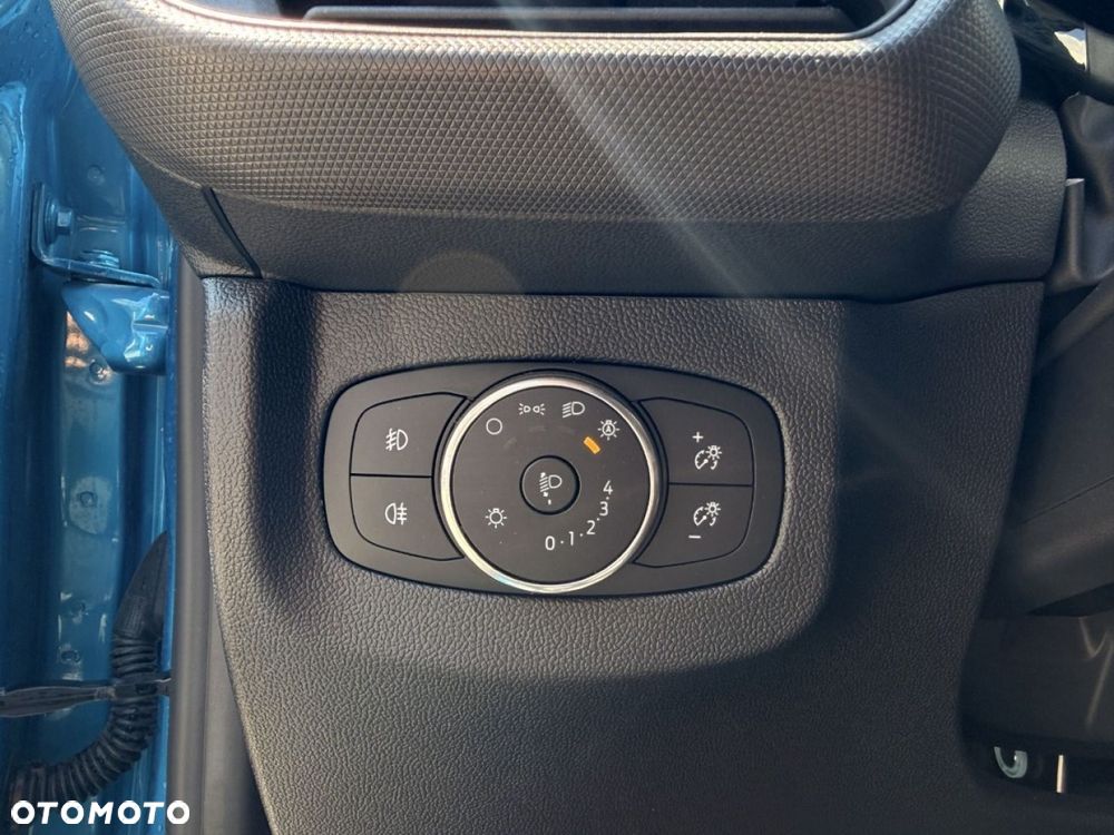 Ford Transit Courier - 21