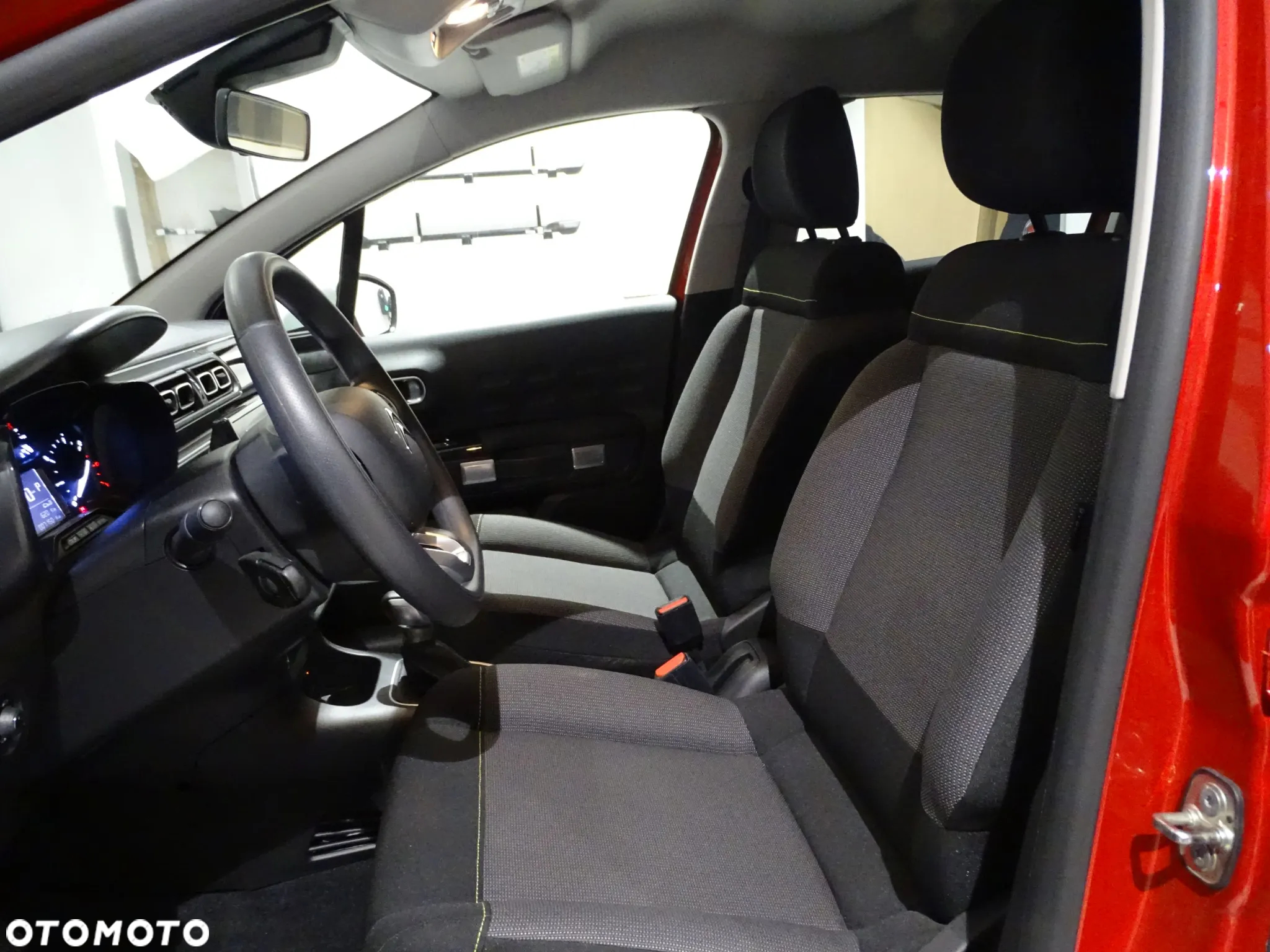 Citroën C3 1.2 PureTech Shine EAT6 - 10