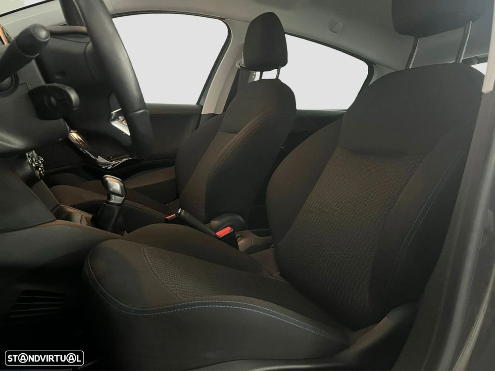 Peugeot 208 - 6
