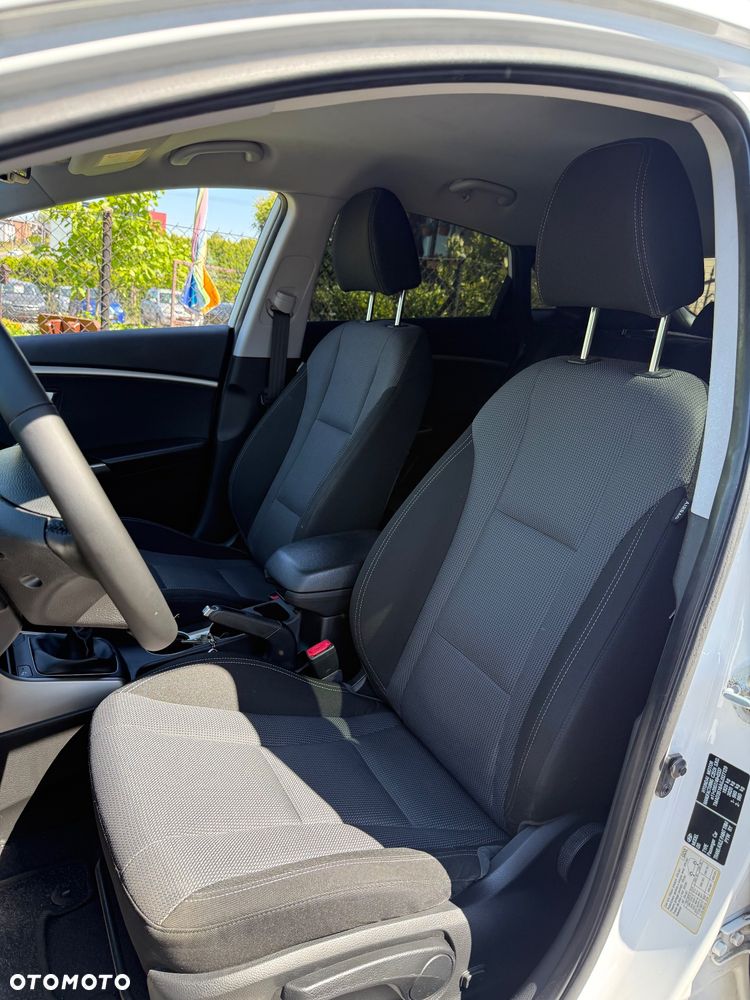 Hyundai i30 blue 1.4 YES Gold - 10