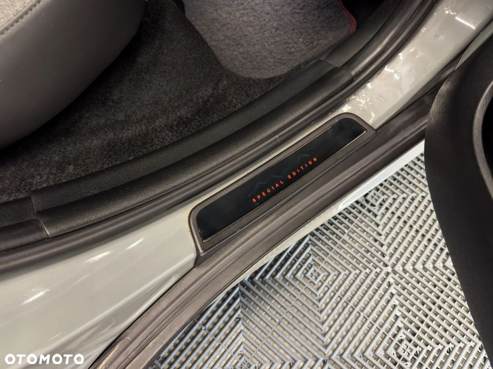 MINI Countryman One D John Cooper Works Trim - 18