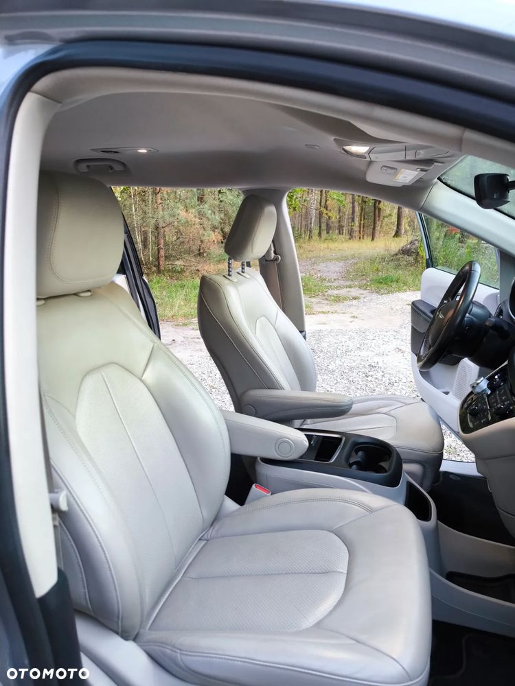 Chrysler Pacifica - 18