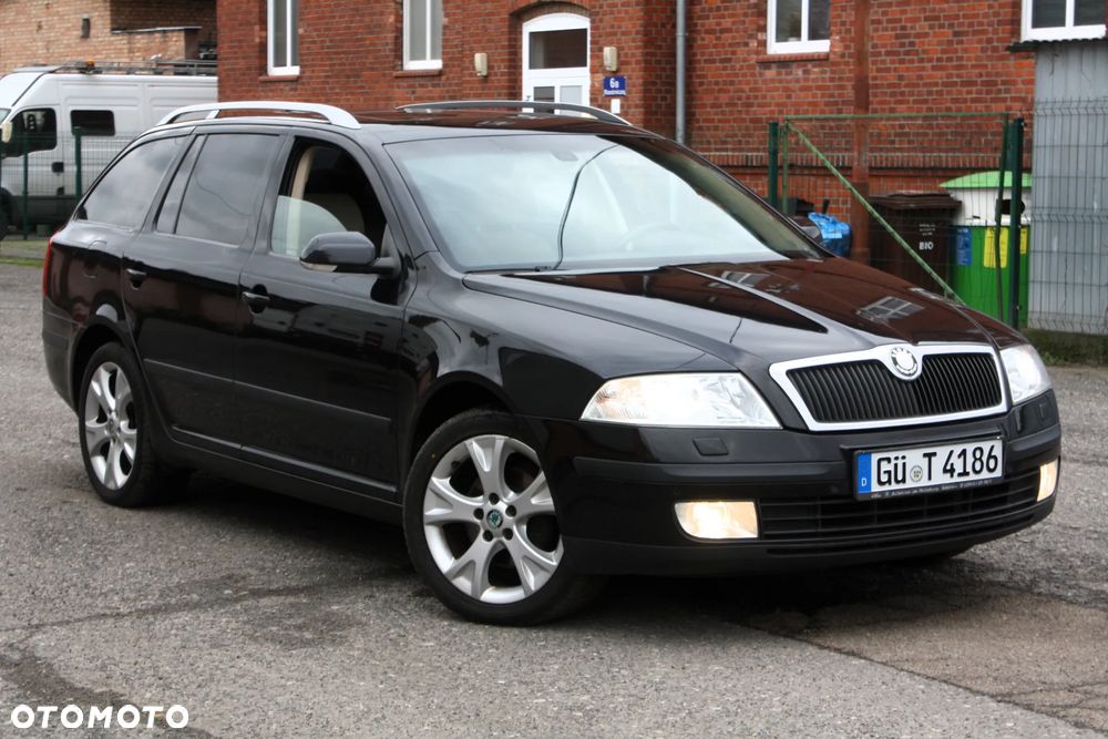 Skoda Octavia Combi 2.0 TDI DSG Laurin & Klement - 1