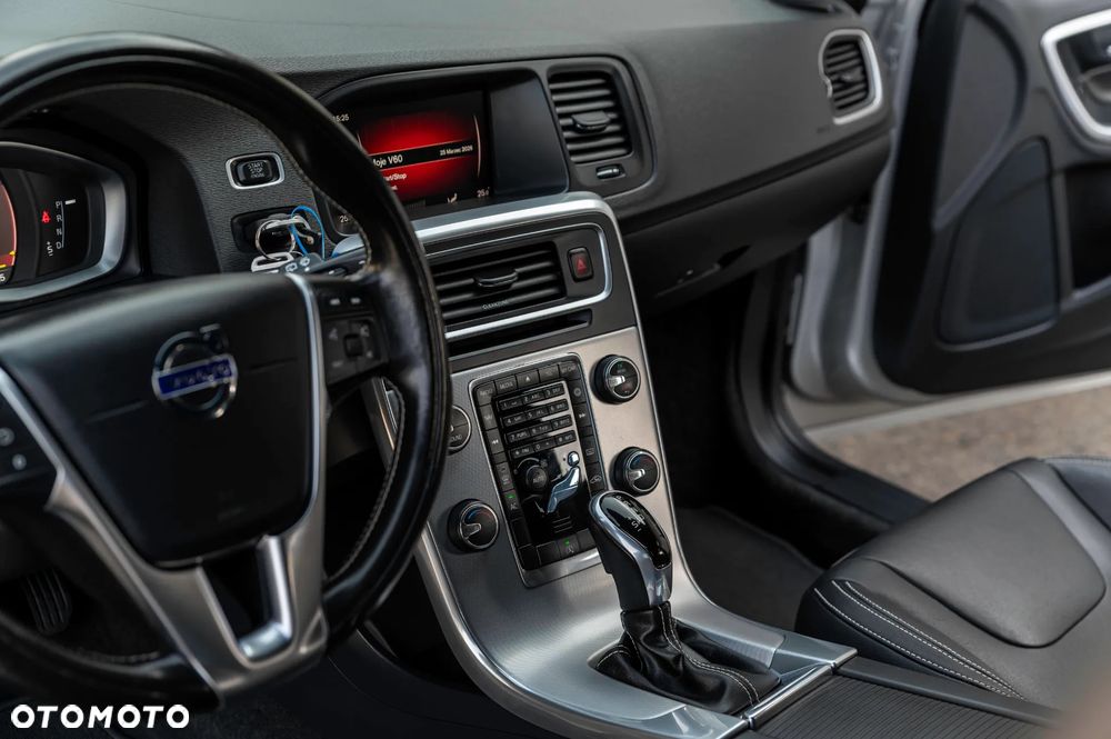Volvo V60 D2 Geartronic Momentum - 34