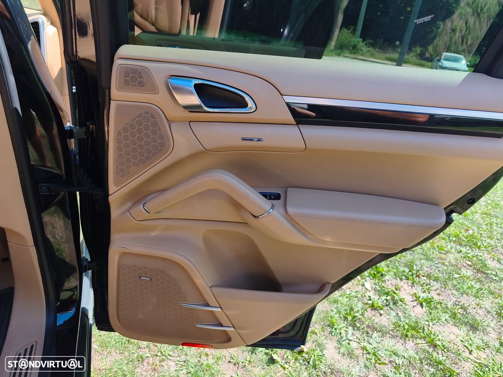 Porsche Cayenne Platinum Edition - 55