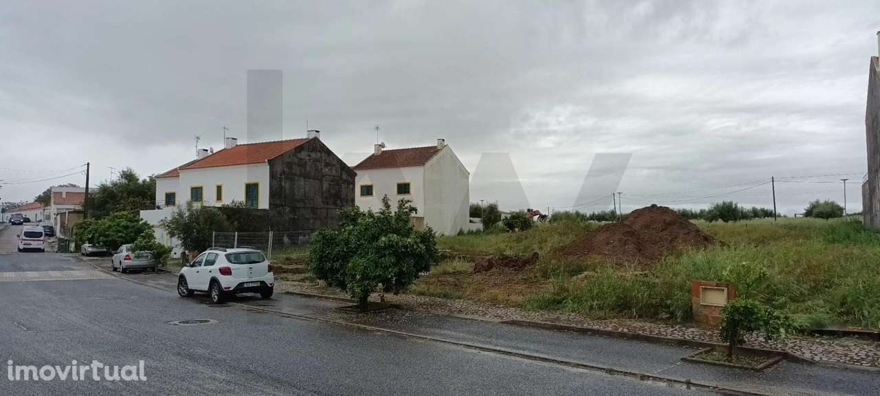 Terreno urbano de 198 m2 e com área de implantação do edifício de 108m - Grande imagem: 5/15