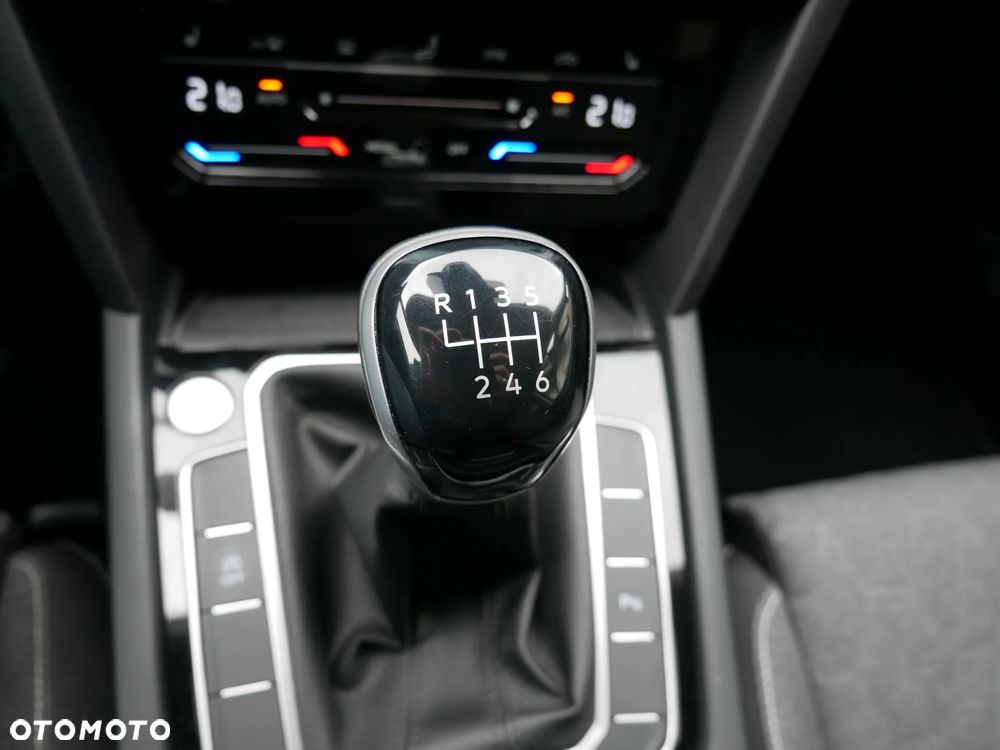 Volkswagen Passat 2.0 TDI EVO Business - 19