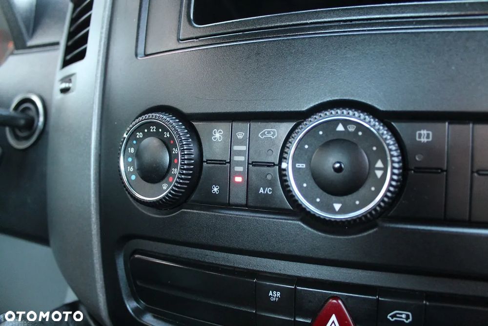 Mercedes-Benz Sprinter - 25