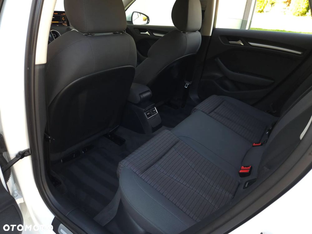 Audi A3 Sportback 2.0 TDI Ambiente - 35
