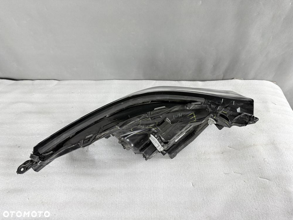 Reflektor lampa przednia lewa Toyota Highlander XU70 10100-8A06K - 10