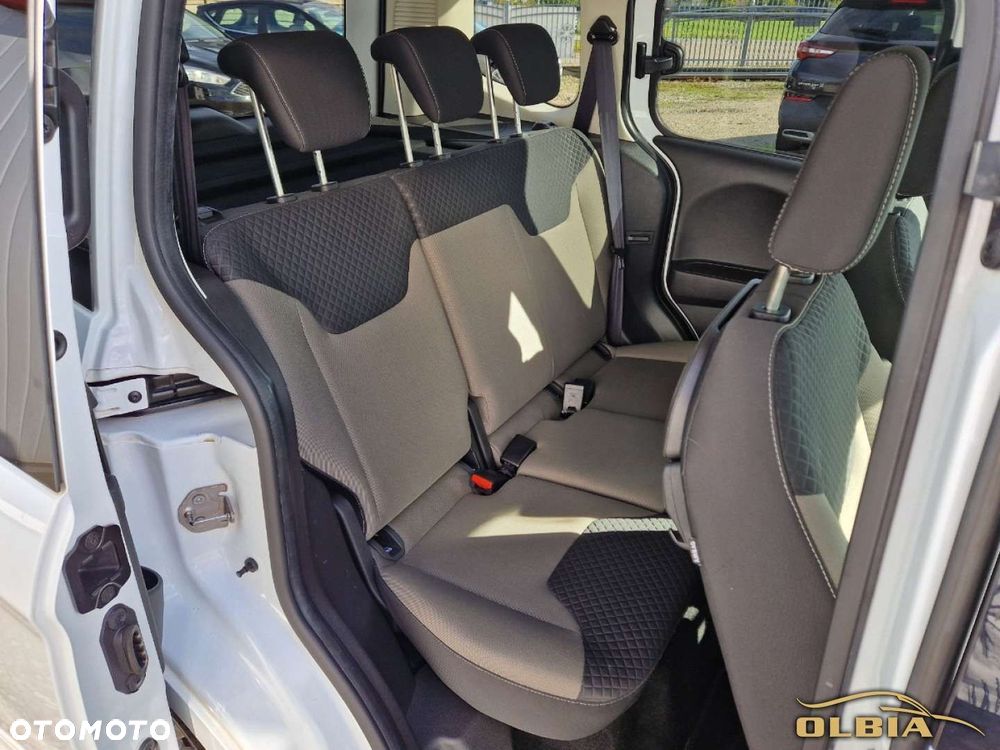 Ford Tourneo Courier - 22