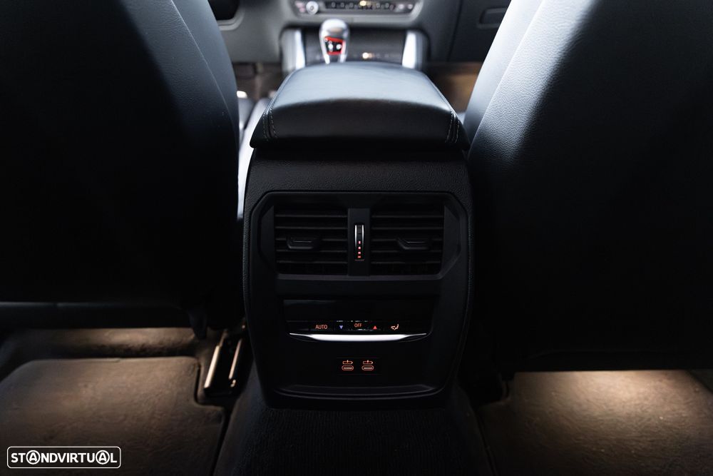 BMW M4 Competition xDrive - 26