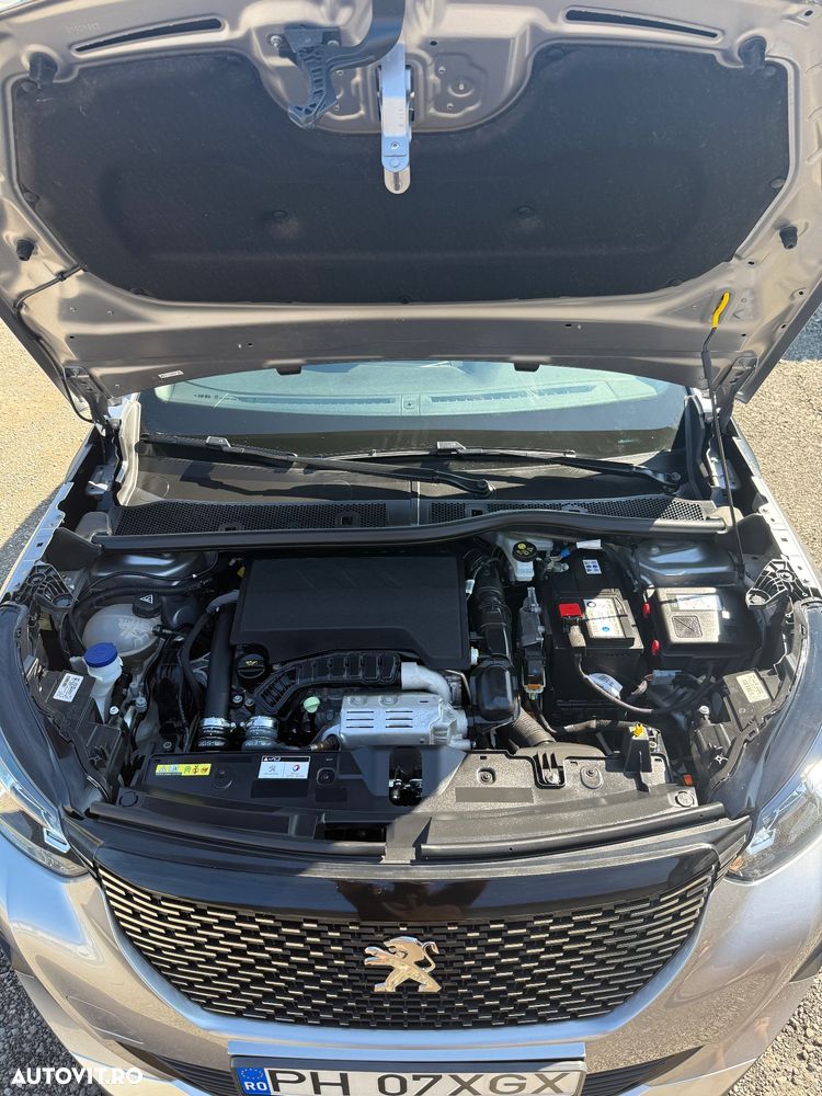 Peugeot 2008 1.2 L PureTech STT EAT8 Allure - 12