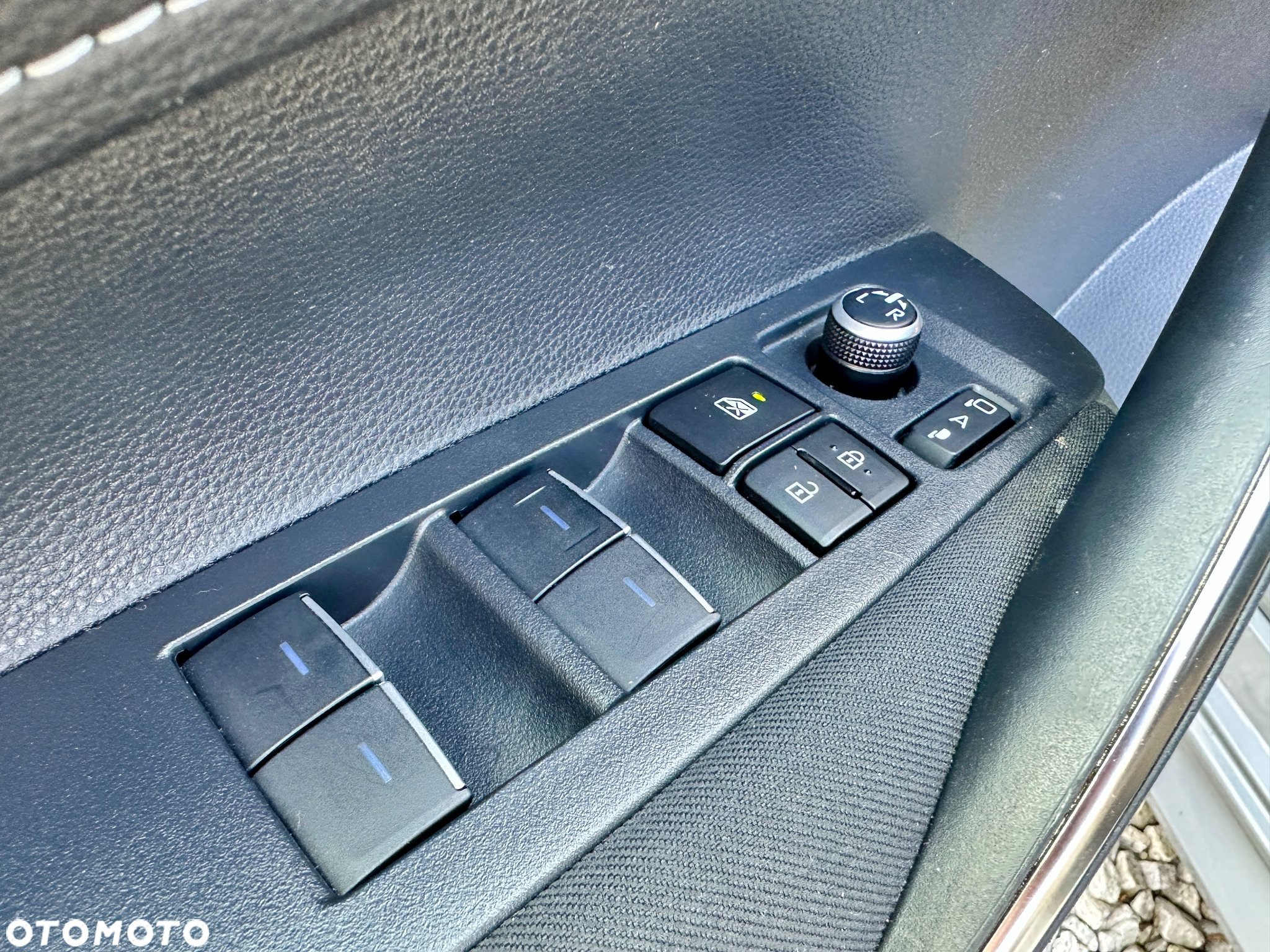 Toyota Corolla 2.0 Hybrid Style - 29
