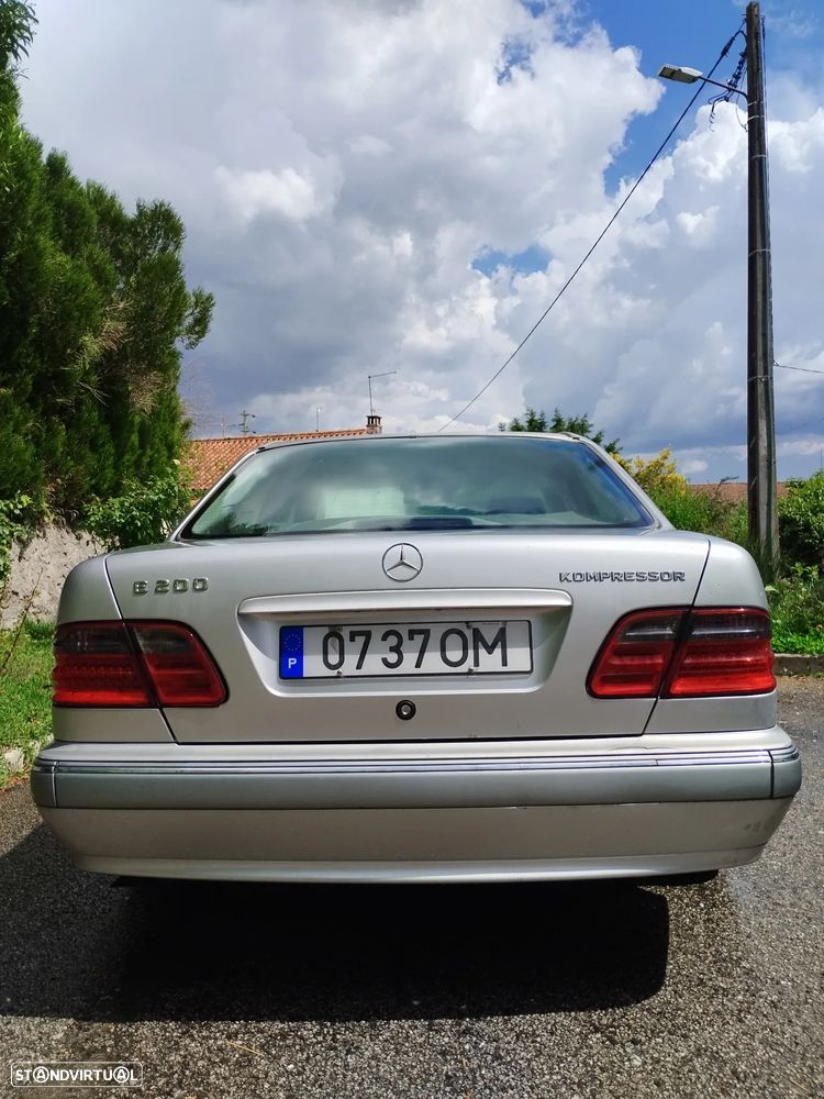 Mercedes-Benz E 200 Kompressor Classic - 1