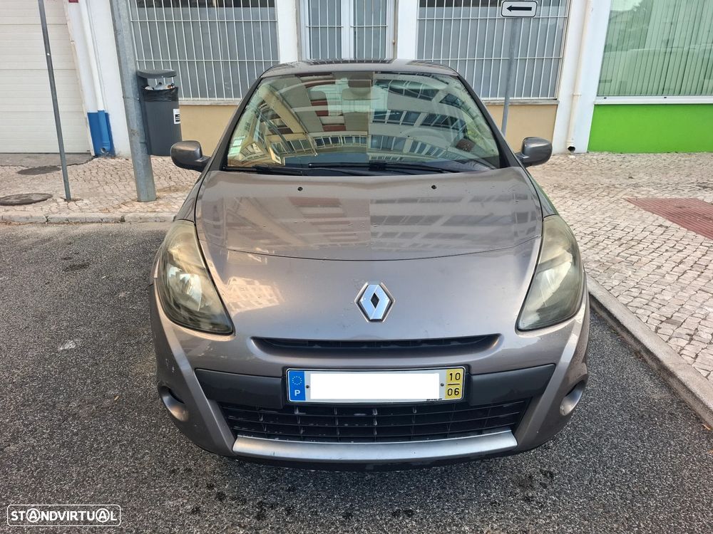 Renault Clio 2010 photo 3