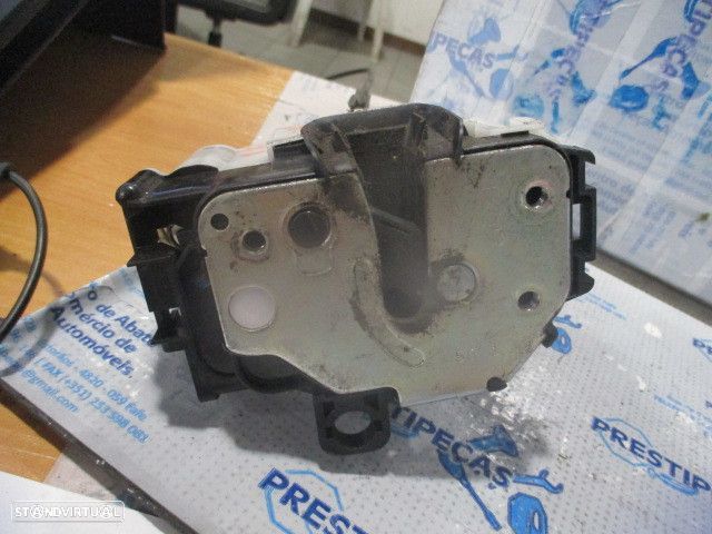 Fecho 51935121  52041737 FIAT  500 2 FASE 2 2017 1.2I 69CV 3P BRANCO FDRT 4 PINOS FIAT 500 2 FASE 2 2019 1.2I 69CV 3P PRETO FD - 3