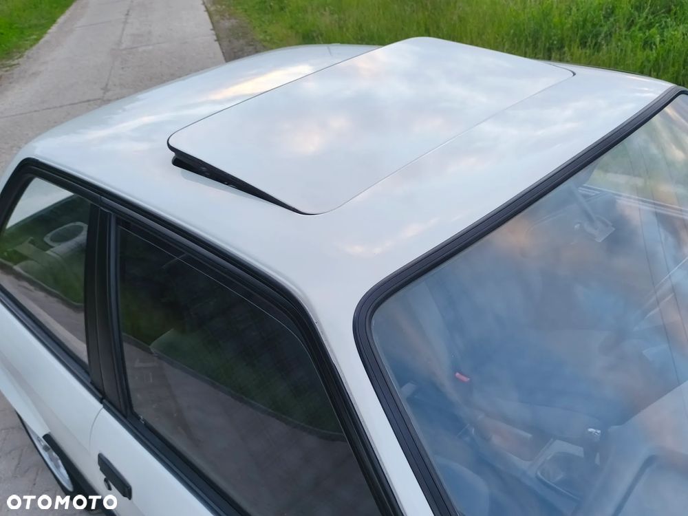 BMW Seria 3 318is - 12