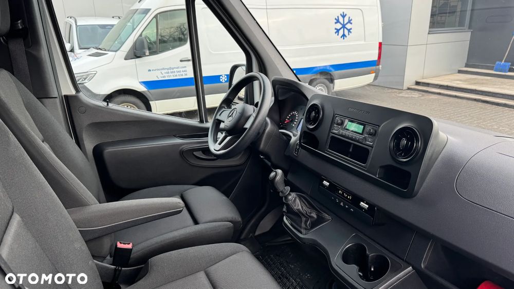 Mercedes-Benz Sprinter - 26